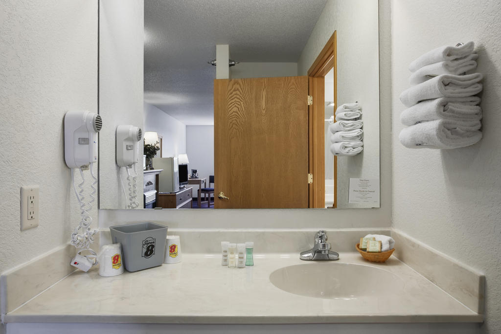 Super 8 By Wyndham St. James Habitación foto